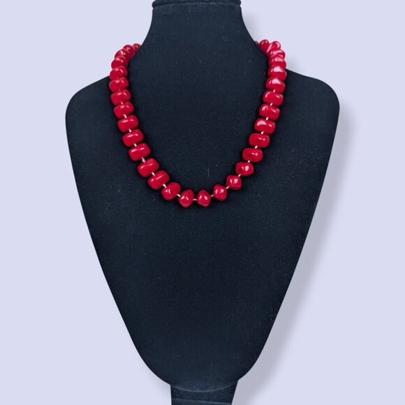 (2/$20) V. Molded Lucite Beaded Necklace - Picture 2 of 5